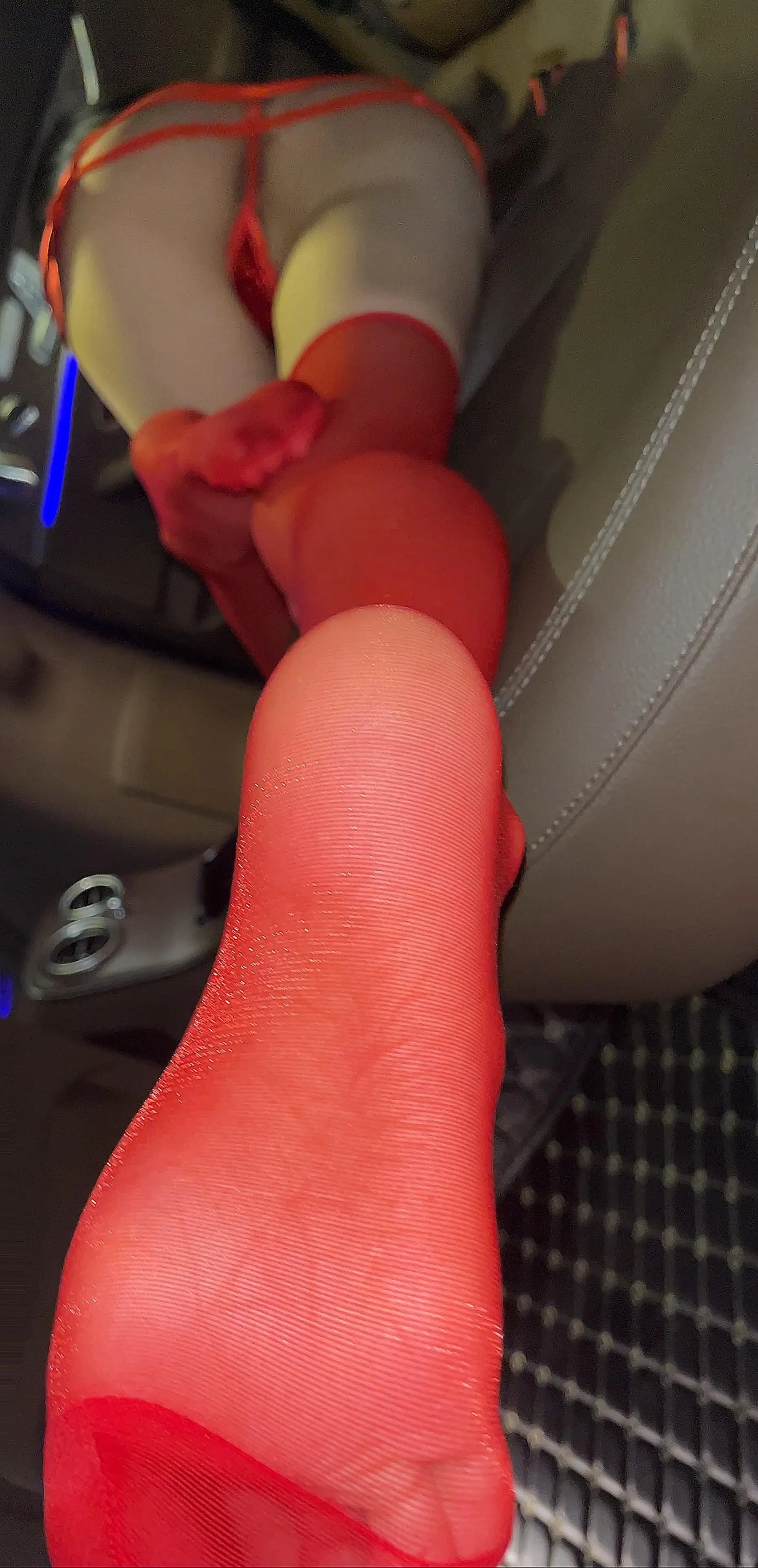 女刺客 – NO.01 车内红丝 [32P]插图